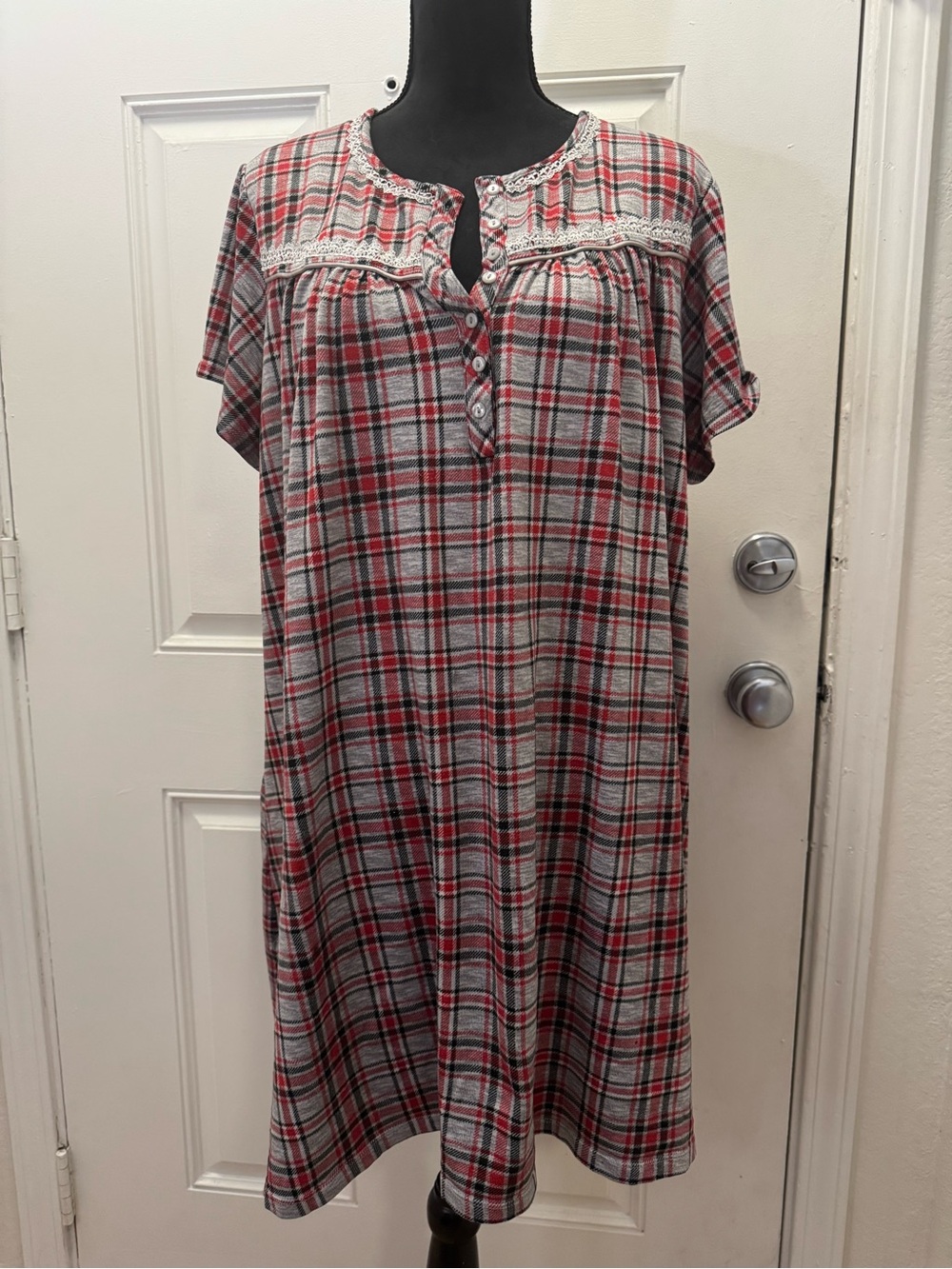 Secret Treasures Red & Gray Plaid Short-Sleeve Nightgown with Lace Yoke 0004